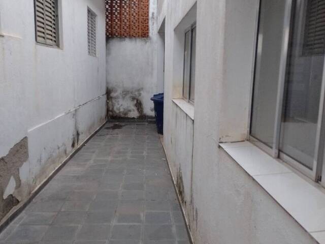 Corredor que divide as duas casas
