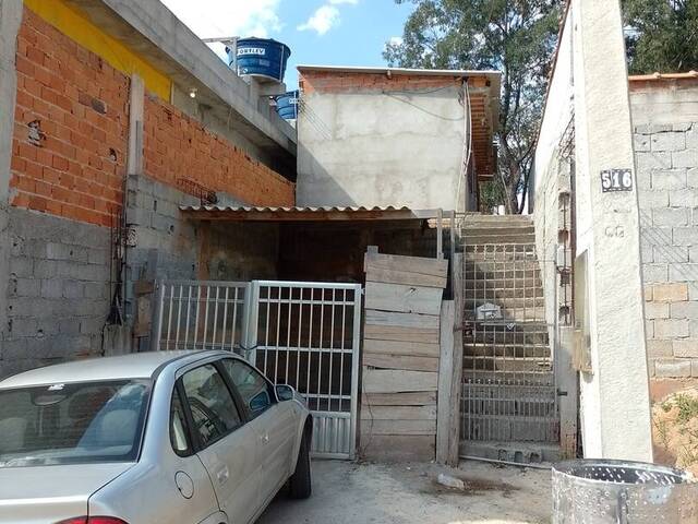 Garagem coberta e  uma vaga