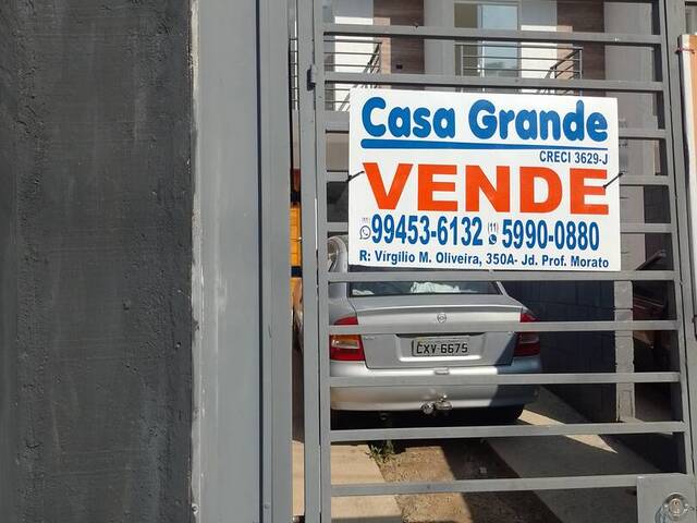 Próximo ao centro de F Rocha